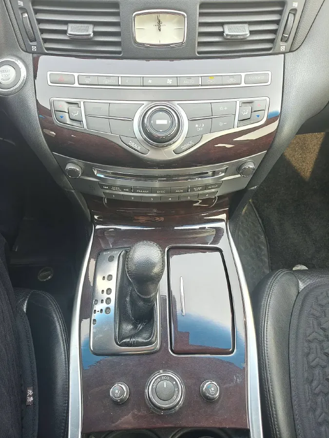 2013 Infiniti Q70 2.5L 235HP V6 7AT,autocango,china used car exporter,china ev exporter,chinese used car exporter,chinese used ev exporter