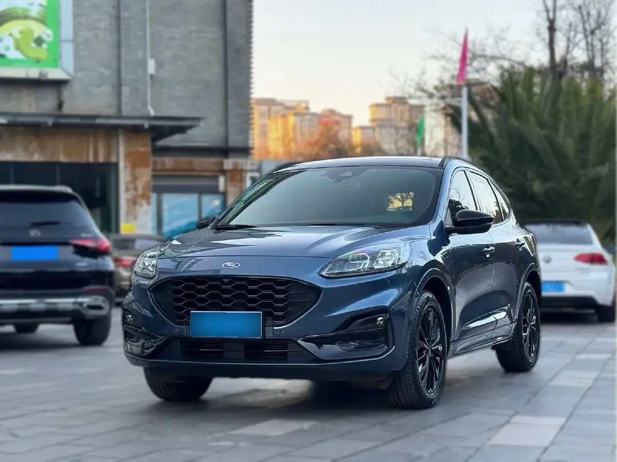 2024 Ford Escape 2.0T 248HP L4 8AT