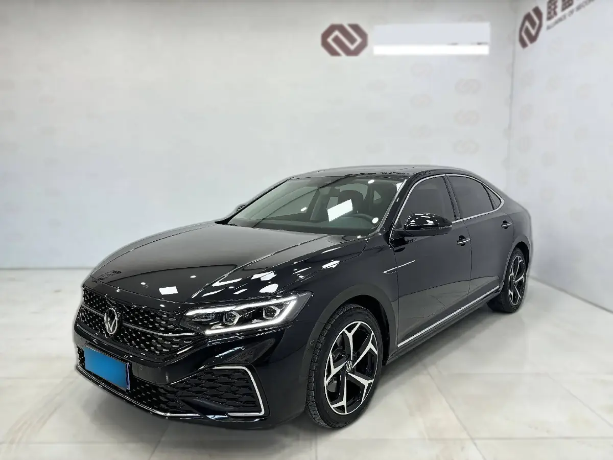 2024 Volkswagen Passat 2.0T 220HP L4 7DCT