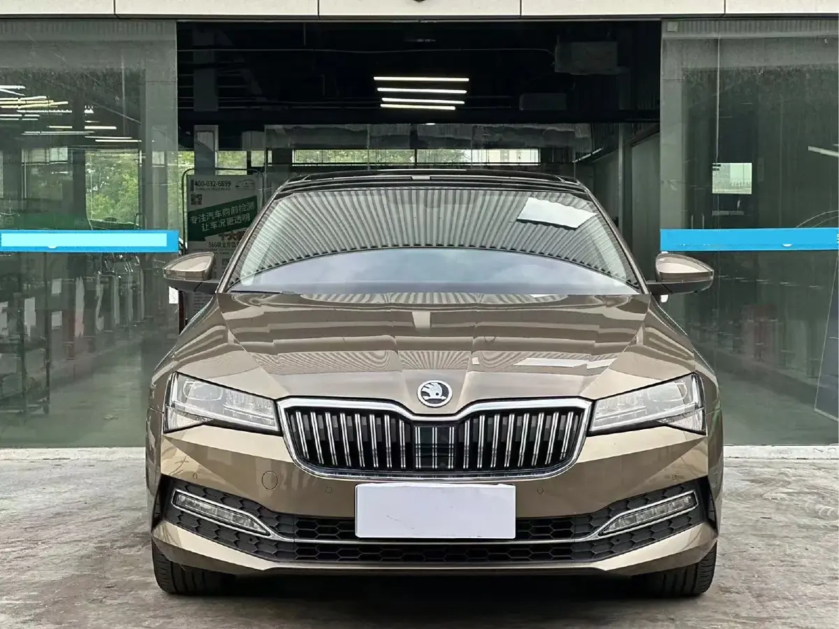 2019 Skoda Superb 2.0T 220HP L4 7DCT