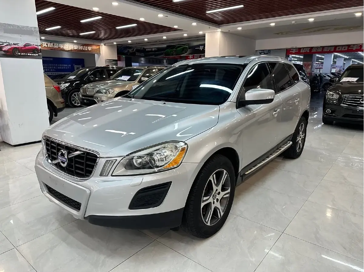 2012 Volvo XC60 2.0T 240HP L4 6DCT