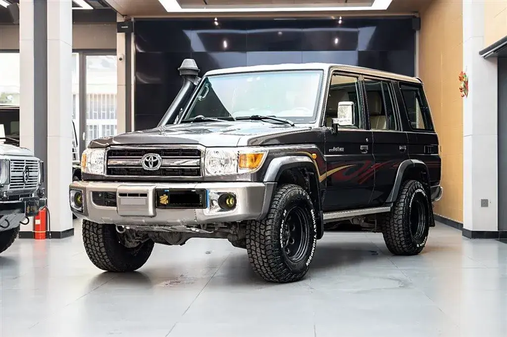 2016 Toyota Land Cruiser 4.0L 275HP V6 5AT