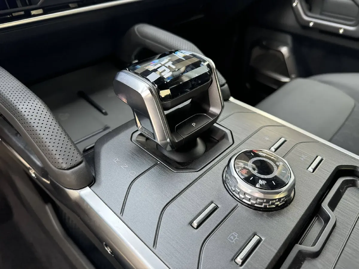 2023 Jetour Traveller 2.0T 254HP L4 7DCT,autocango,china used car exporter,china ev exporter,chinese used car exporter,chinese used ev exporter