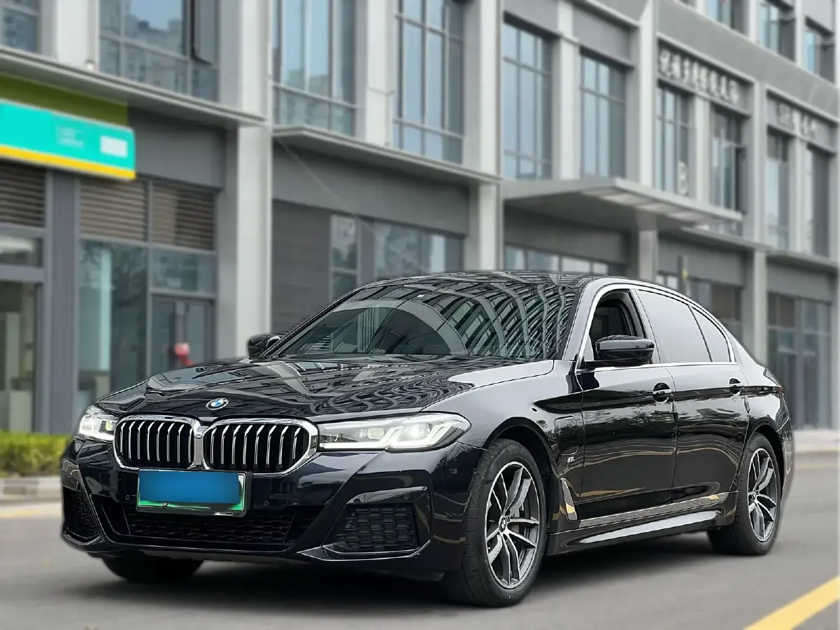 2022 BMW 5 Series 2.0T 184HP L4 8AT PHEV 17.7KWH