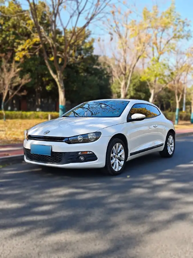 2011 Volkswagen Scirocco 1.4T 122HP L4 7DCT