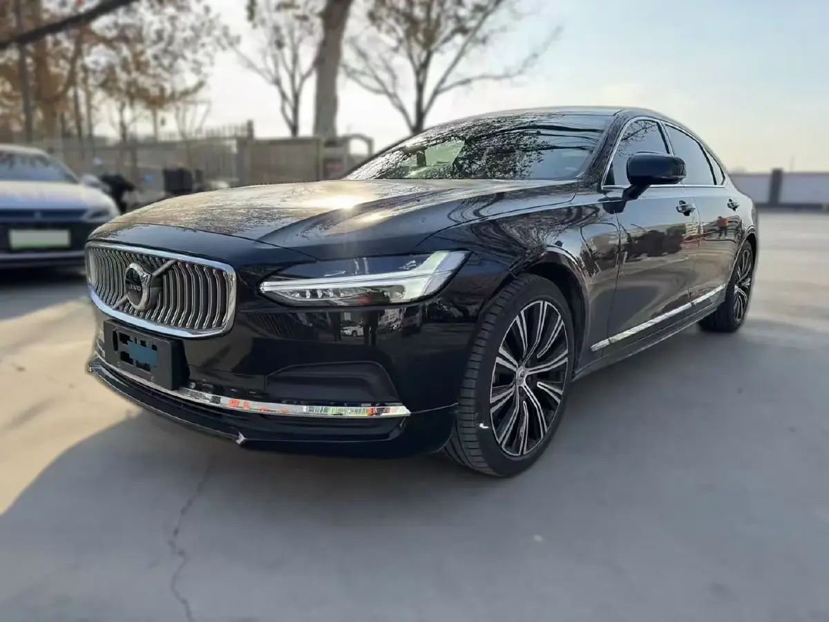 2023 Volvo S90 2.0T 250HP L4 8AT