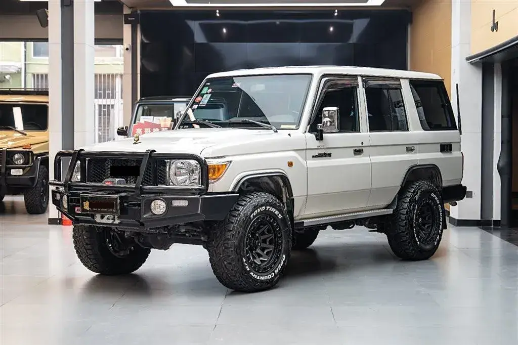 2015 Toyota Land Cruiser 4.0L 275HP V6 5AT