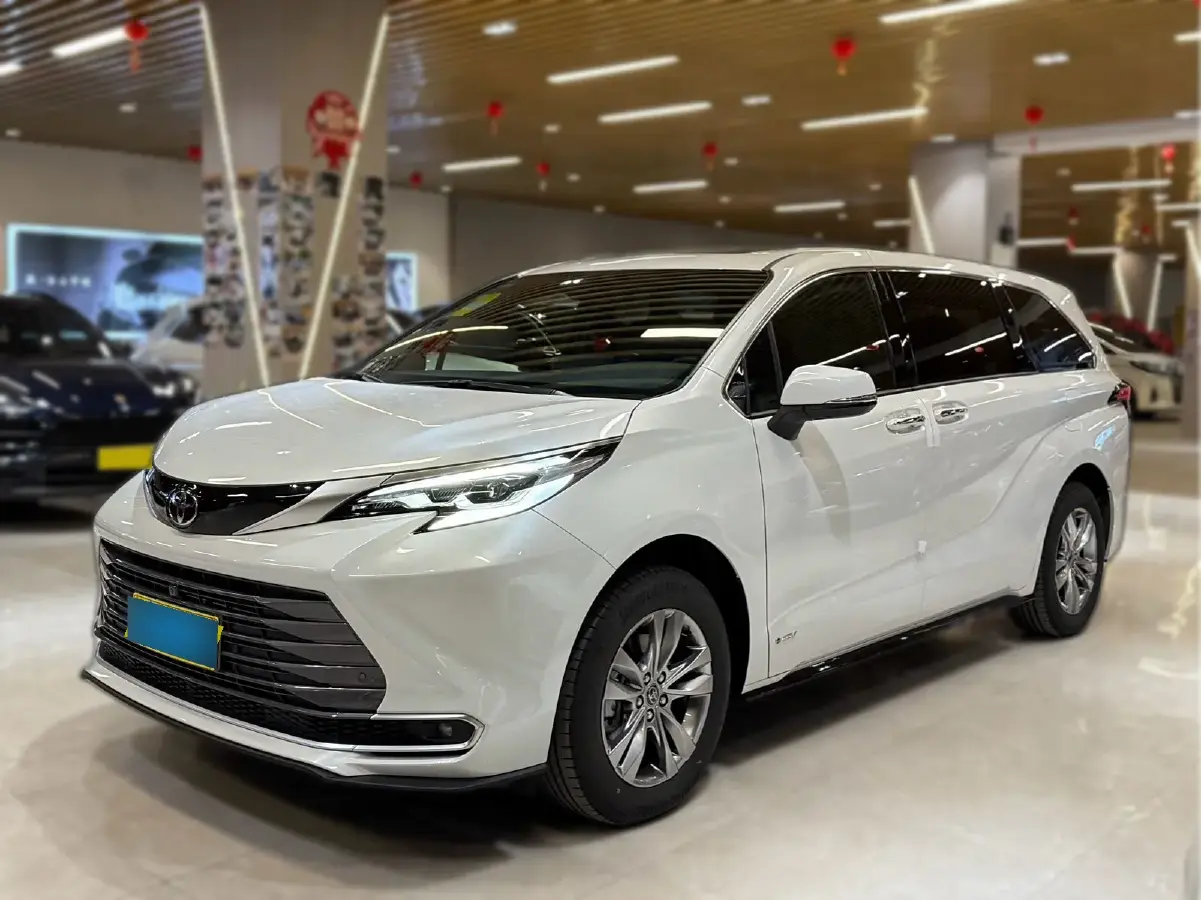 2024 Toyota Sienna 2.5L 189HP L4 E-CVT Hybrid