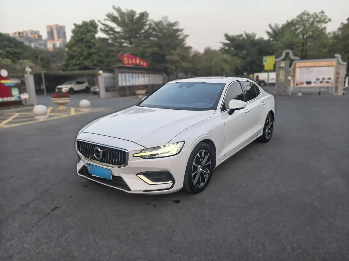 2020 Volvo S60 2.0T 190HP L4 8AT