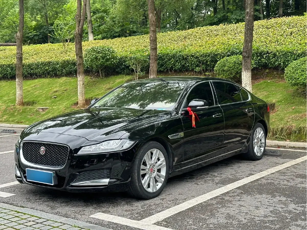2018 Jaguar XFL 2.0T 250HP L4 8AT