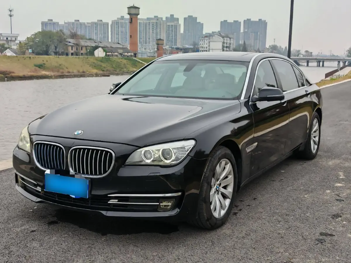 2014 BMW 7 Series 3.0L 258HP L6 8AT