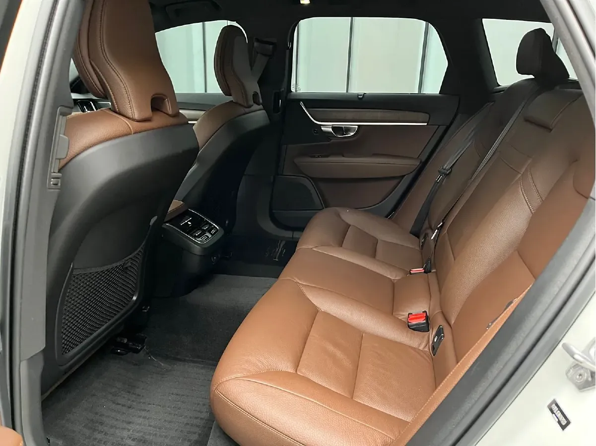 2022 Volvo V90 2.0T 250HP L4 8AT,autocango,china used car exporter,china ev exporter,chinese used car exporter,chinese used ev exporter