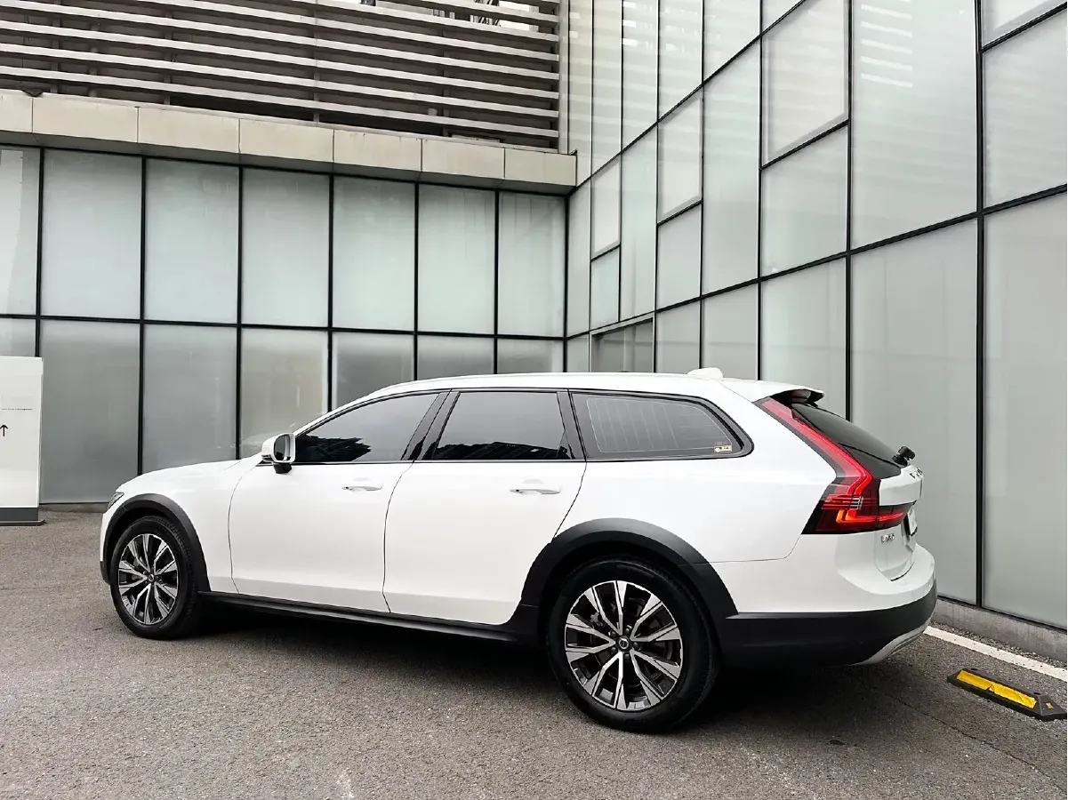 2022 Volvo V90 2.0T 250HP L4 8AT,autocango,china used car exporter,china ev exporter,chinese used car exporter,chinese used ev exporter