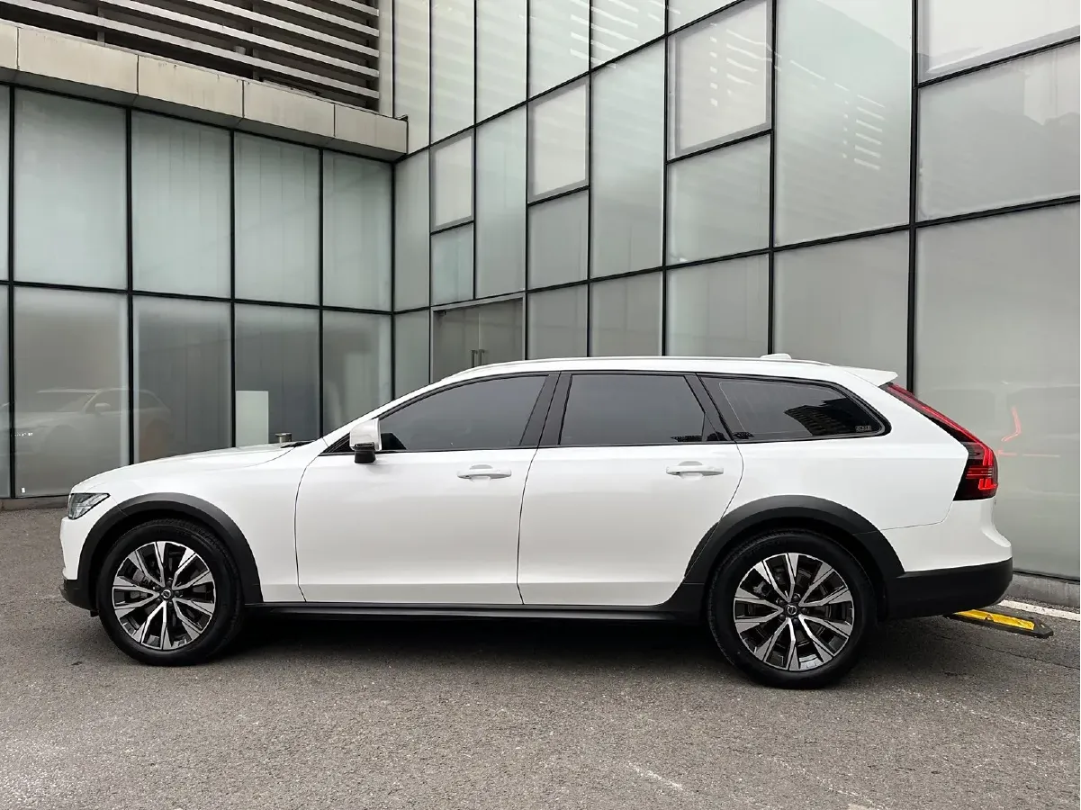 2022 Volvo V90 2.0T 250HP L4 8AT,autocango,china used car exporter,china ev exporter,chinese used car exporter,chinese used ev exporter