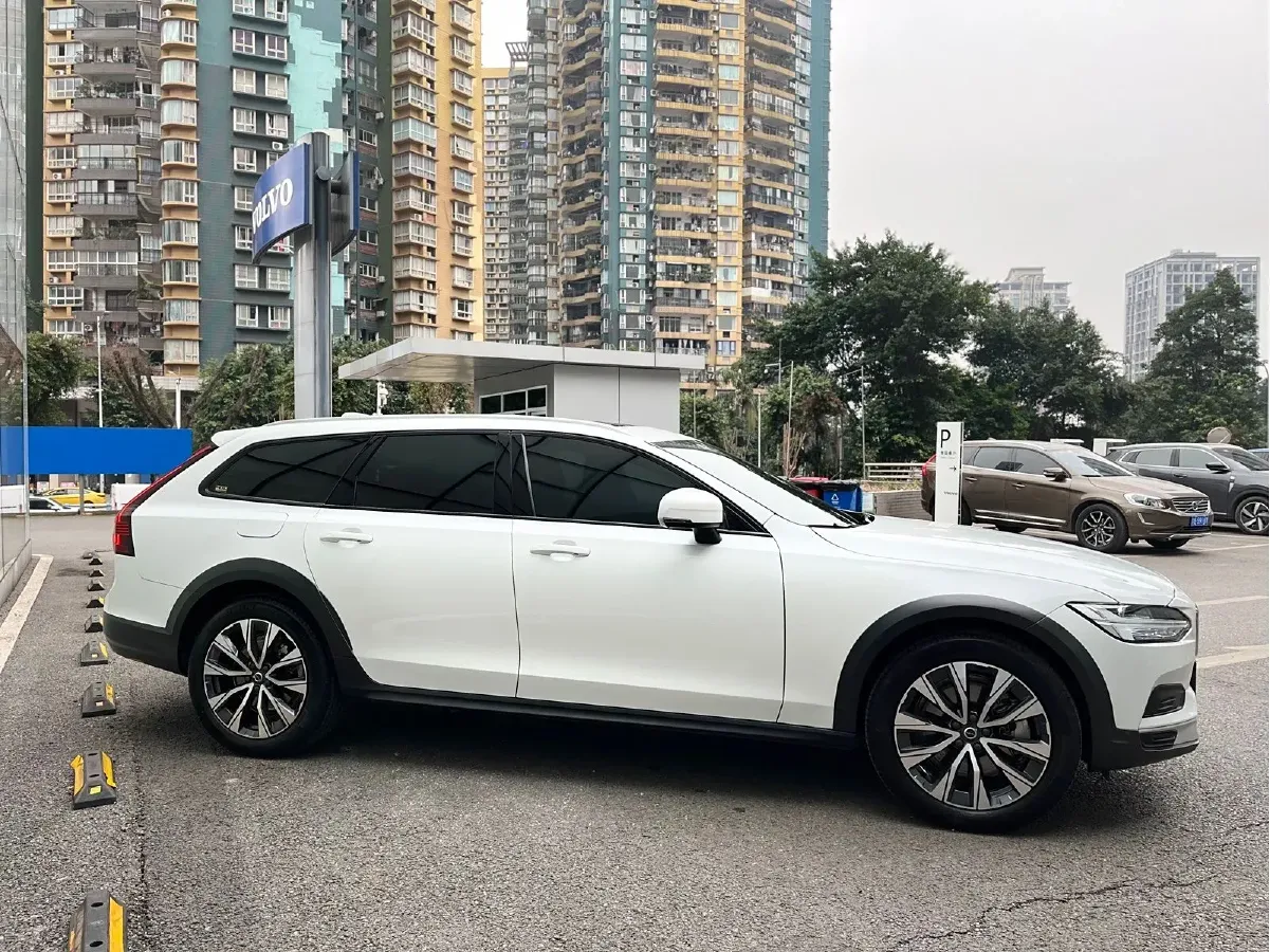 2022 Volvo V90 2.0T 250HP L4 8AT,autocango,china used car exporter,china ev exporter,chinese used car exporter,chinese used ev exporter