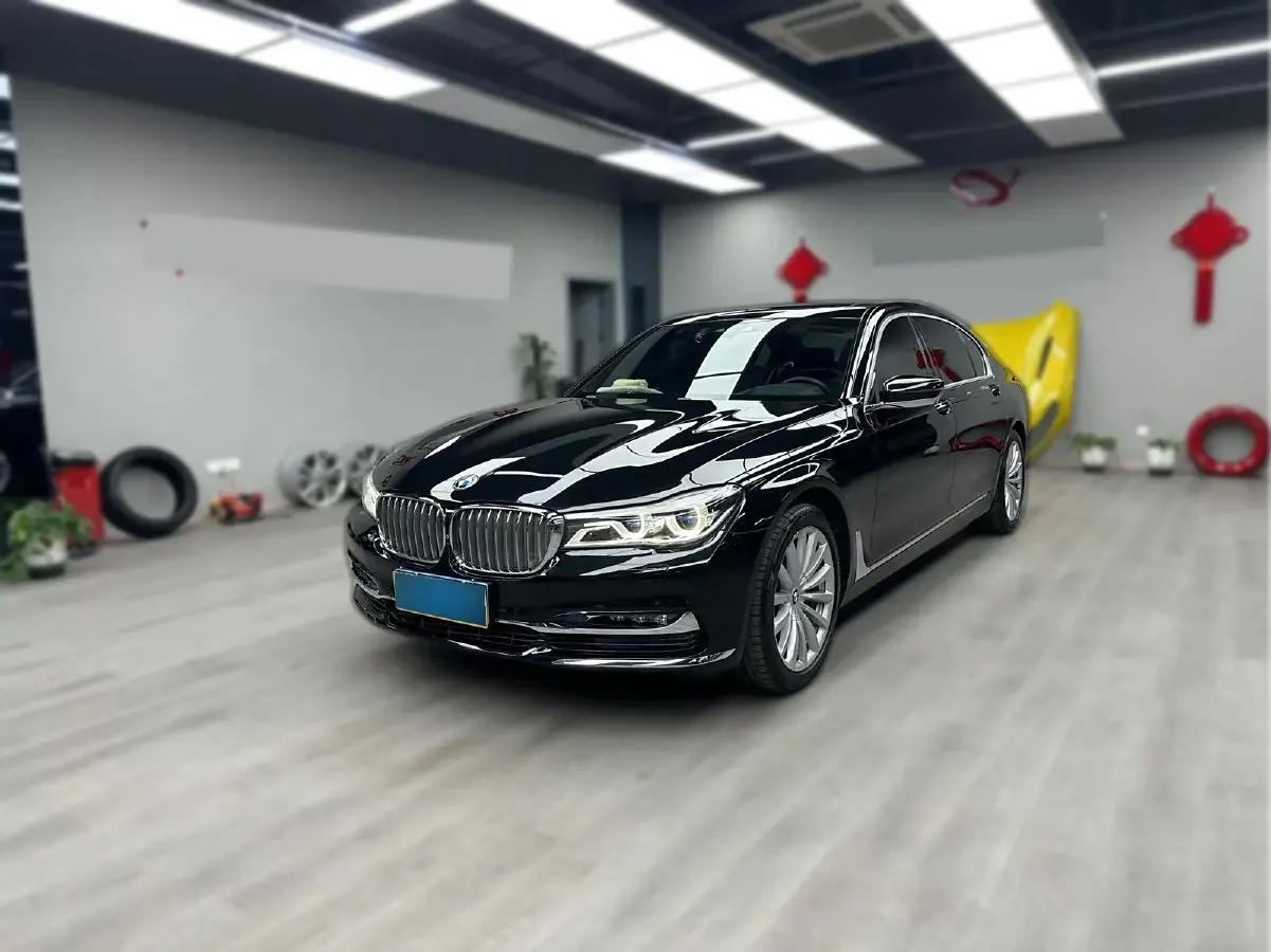 2017 BMW 7 Series 3.0T 326HP L6 8AT