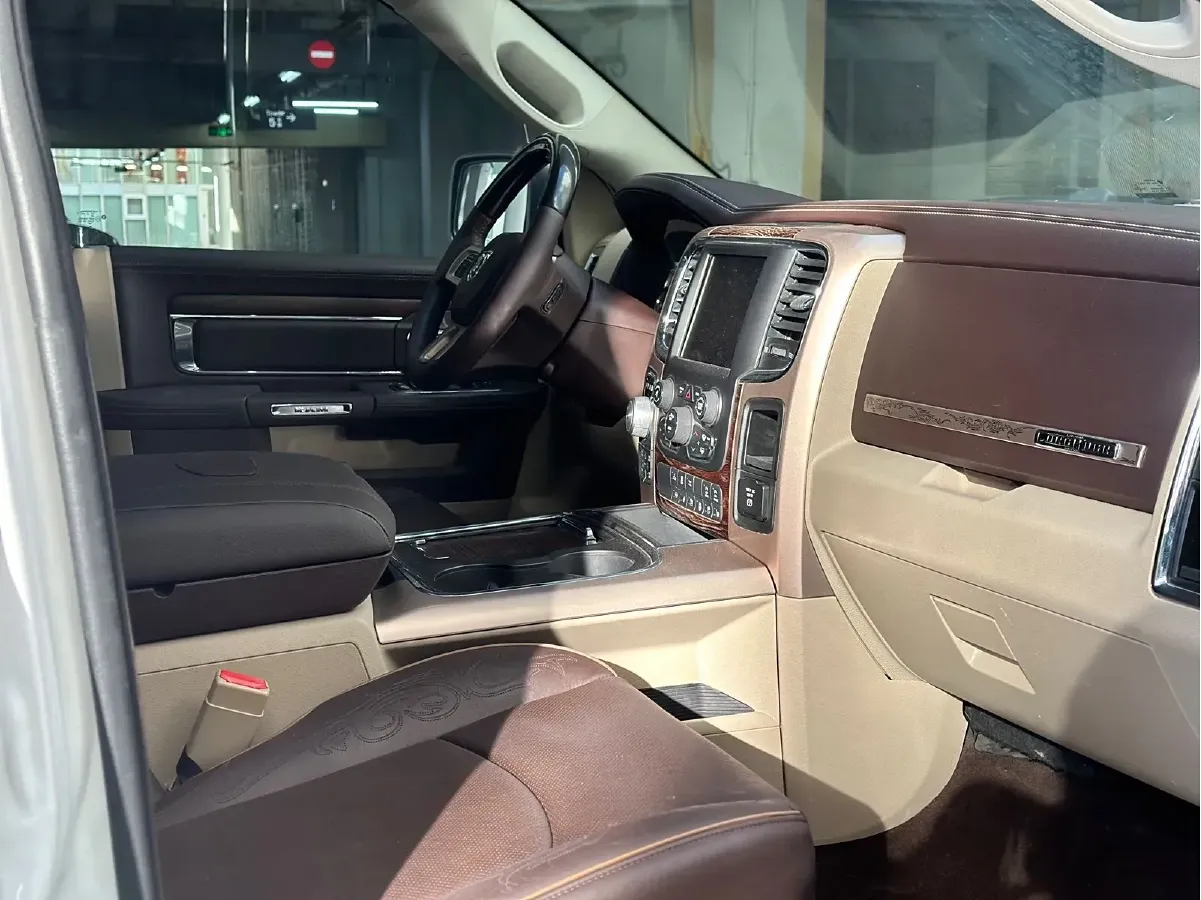 2011 RAM Trucks 5.7L 395HP V8 5AT,autocango,china used car exporter,china ev exporter,chinese used car exporter,chinese used ev exporter