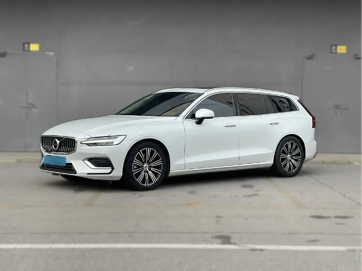 2020 Volvo V60 2.0T 254HP L4 8AT