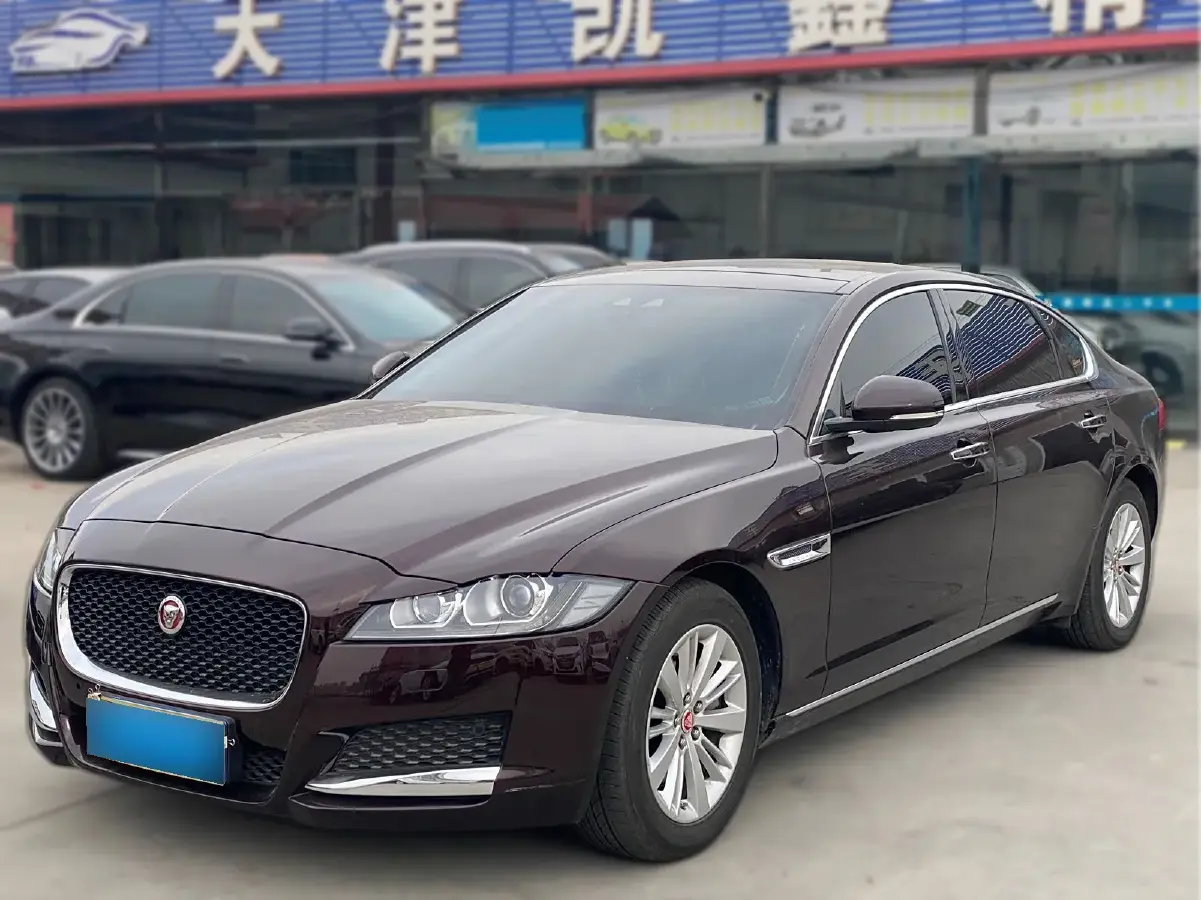 2018 Jaguar XFL 2.0T 250HP L4 8AT