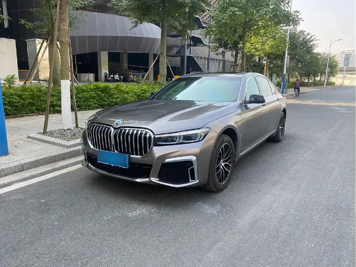 2011 BMW 7 Series 3.0L 258HP L6 6AT