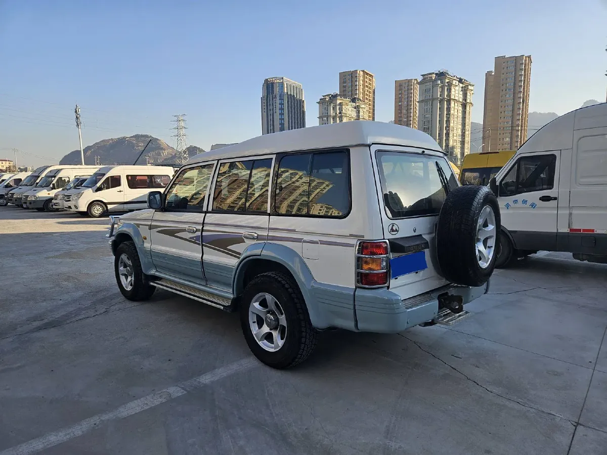 2014 Leopaard 6481 2.2L 129HP L4 5MT,autocango,china used car exporter,china ev exporter,chinese used car exporter,chinese used ev exporter