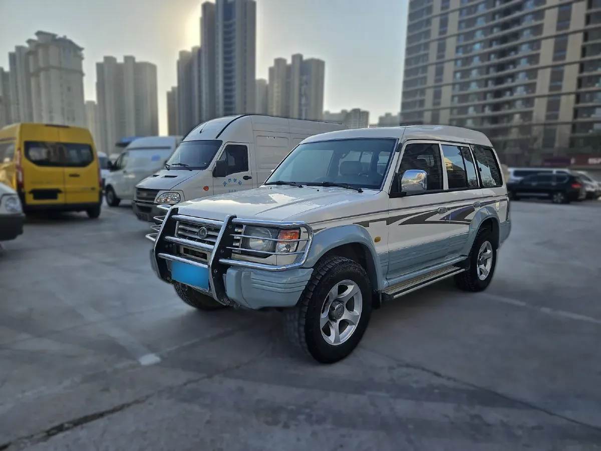 2014 Leopaard 6481 2.2L 129HP L4 5MT,autocango,china used car exporter,china ev exporter,chinese used car exporter,chinese used ev exporter