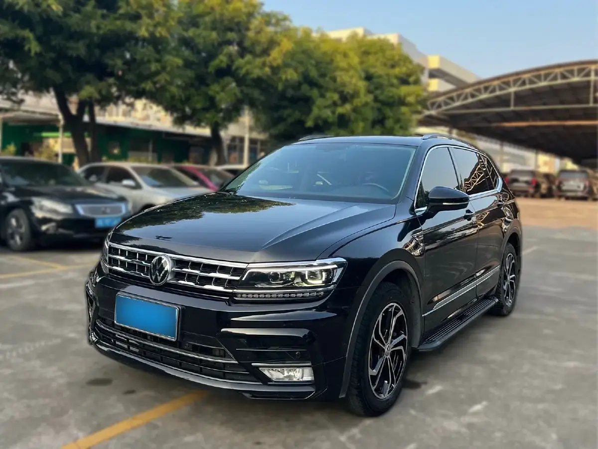 2018 Volkswagen Tiguan L 2.0T 220HP L4 7DCT