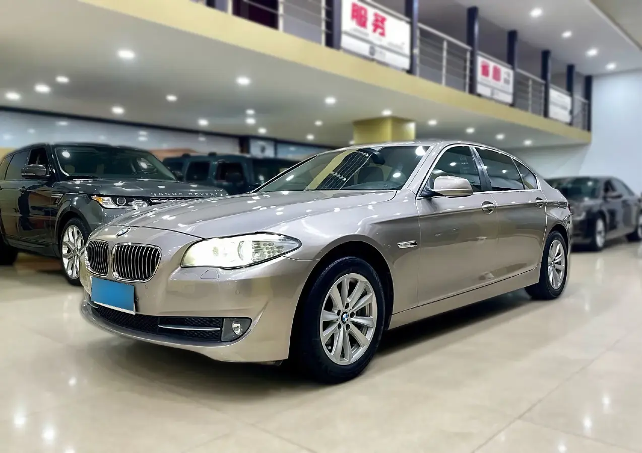 2012 BMW 5 Series 2.5L 204HP L6 8AT