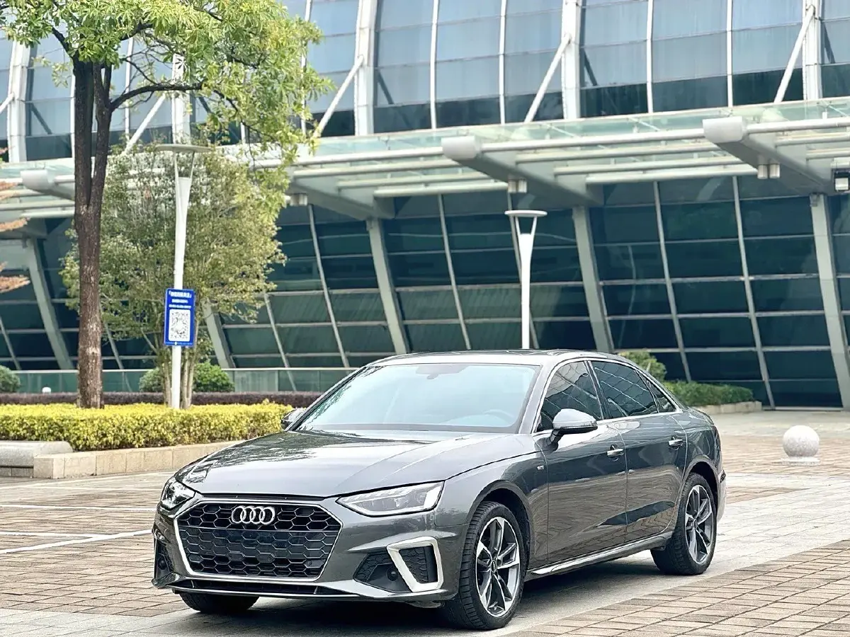 2022 Audi A4L 2.0T 190HP L4 7DCT