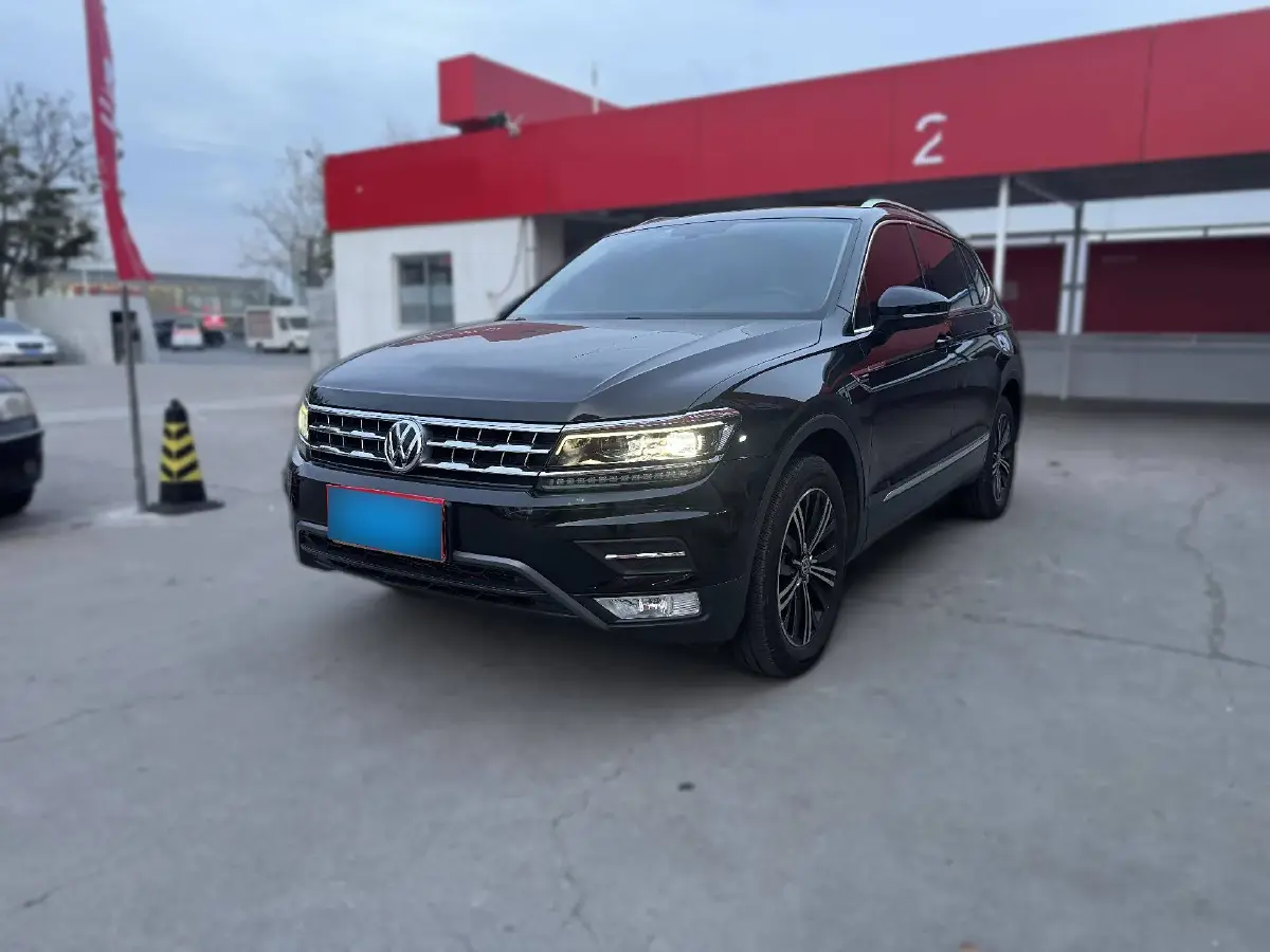 2018 Volkswagen Tiguan L 2.0T 220HP L4 7DCT