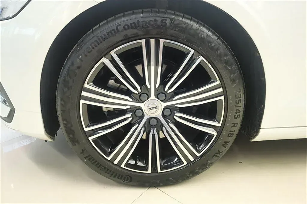 2020 Volvo V60 2.0T 254HP L4 8AT,autocango,china used car exporter,china ev exporter,chinese used car exporter,chinese used ev exporter