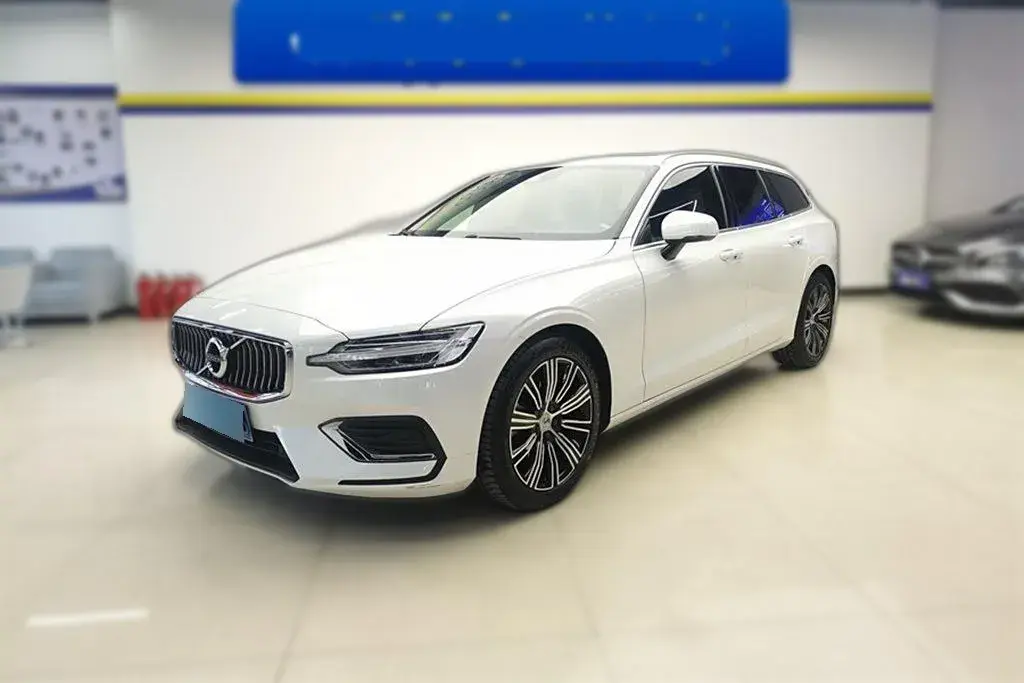 2020 Volvo V60 2.0T 254HP L4 8AT