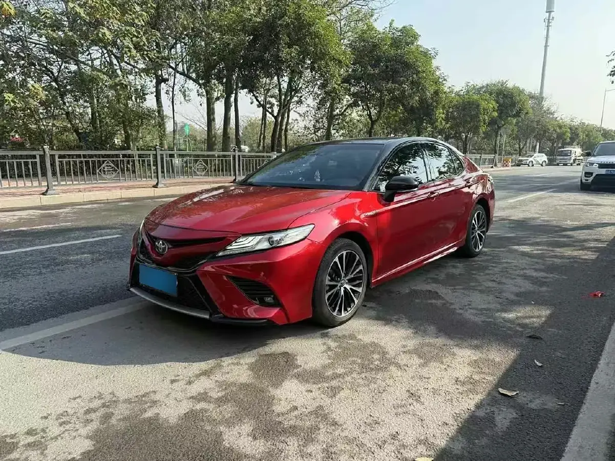 2019 Toyota Camry 2.5L 178HP L4 E-CVT Hybrid