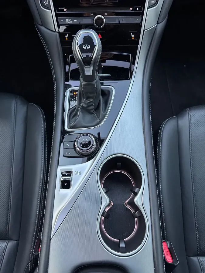 2019 Infiniti Q60 2.0T 211HP L4 7AT,autocango,china used car exporter,china ev exporter,chinese used car exporter,chinese used ev exporter