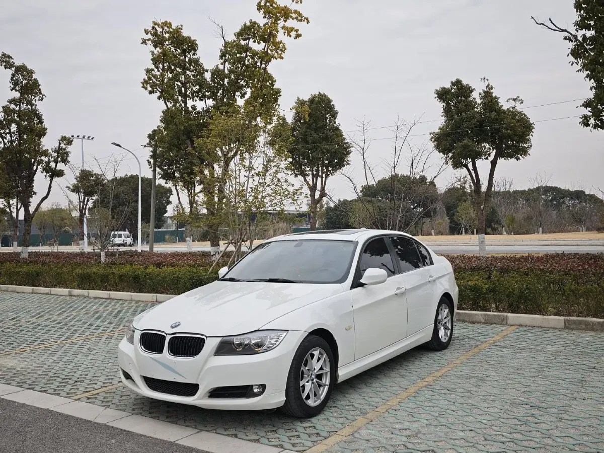2012 BMW 3 Series 2.0L 136HP L4 6AT