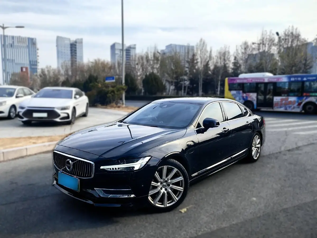2019 Volvo S90 PHEV 2.0T 320HP L4 8AT PHEV 10.1KWH