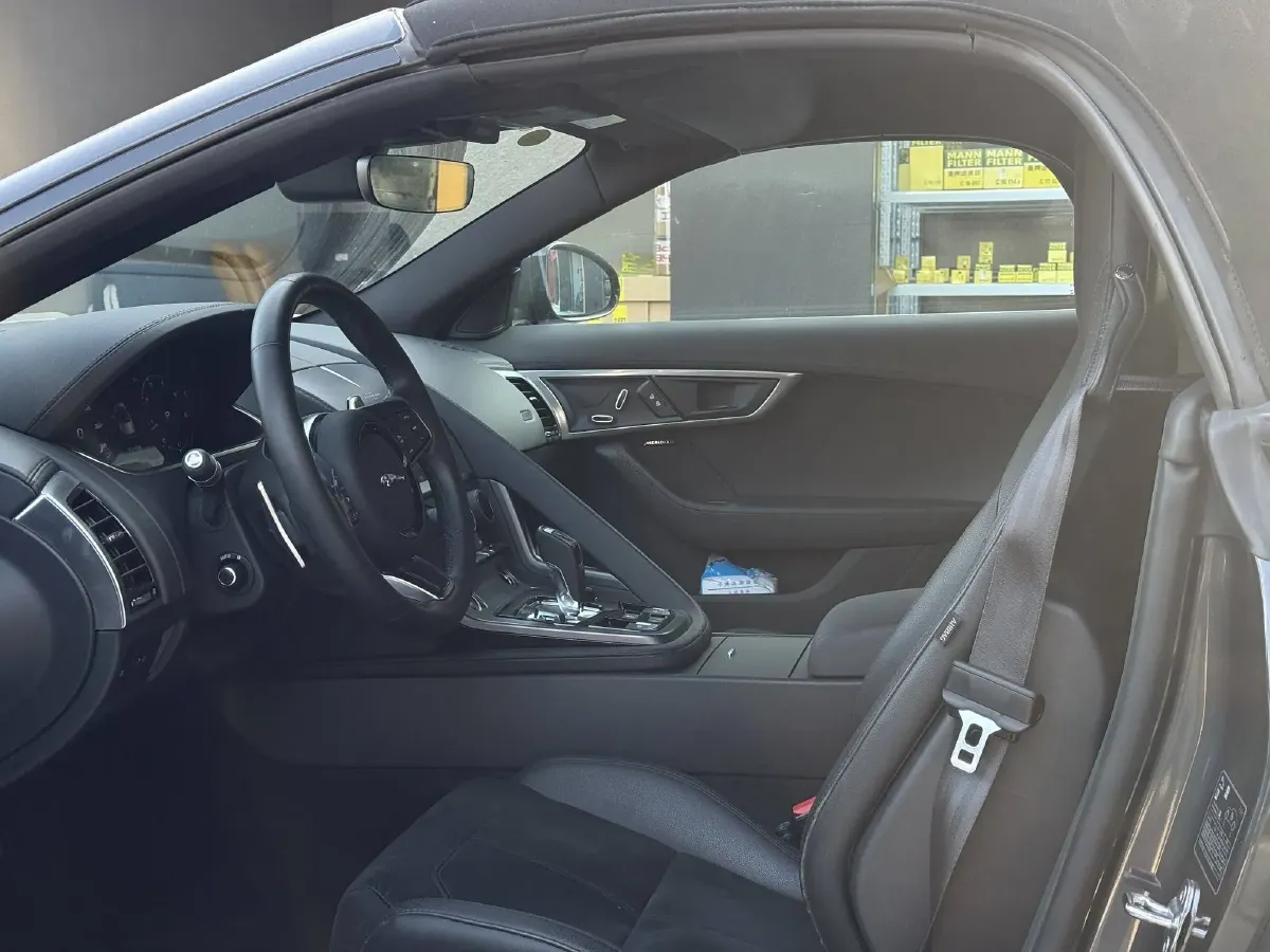 2021 Jaguar F-TYPE 2.0T 300HP L4 8AT,autocango,china used car exporter,china ev exporter,chinese used car exporter,chinese used ev exporter