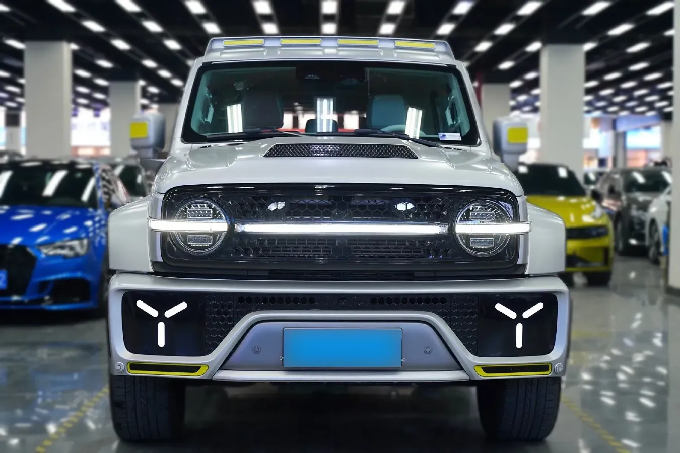 2021 Cyberspace 300 2.0T 227HP L4 8AT,autocango,china used car exporter,china ev exporter,chinese used car exporter,chinese used ev exporter