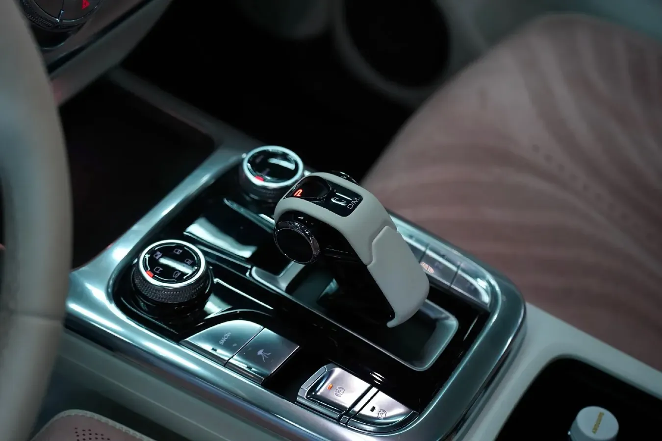 2021 Cyberspace 300 2.0T 227HP L4 8AT,autocango,china used car exporter,china ev exporter,chinese used car exporter,chinese used ev exporter