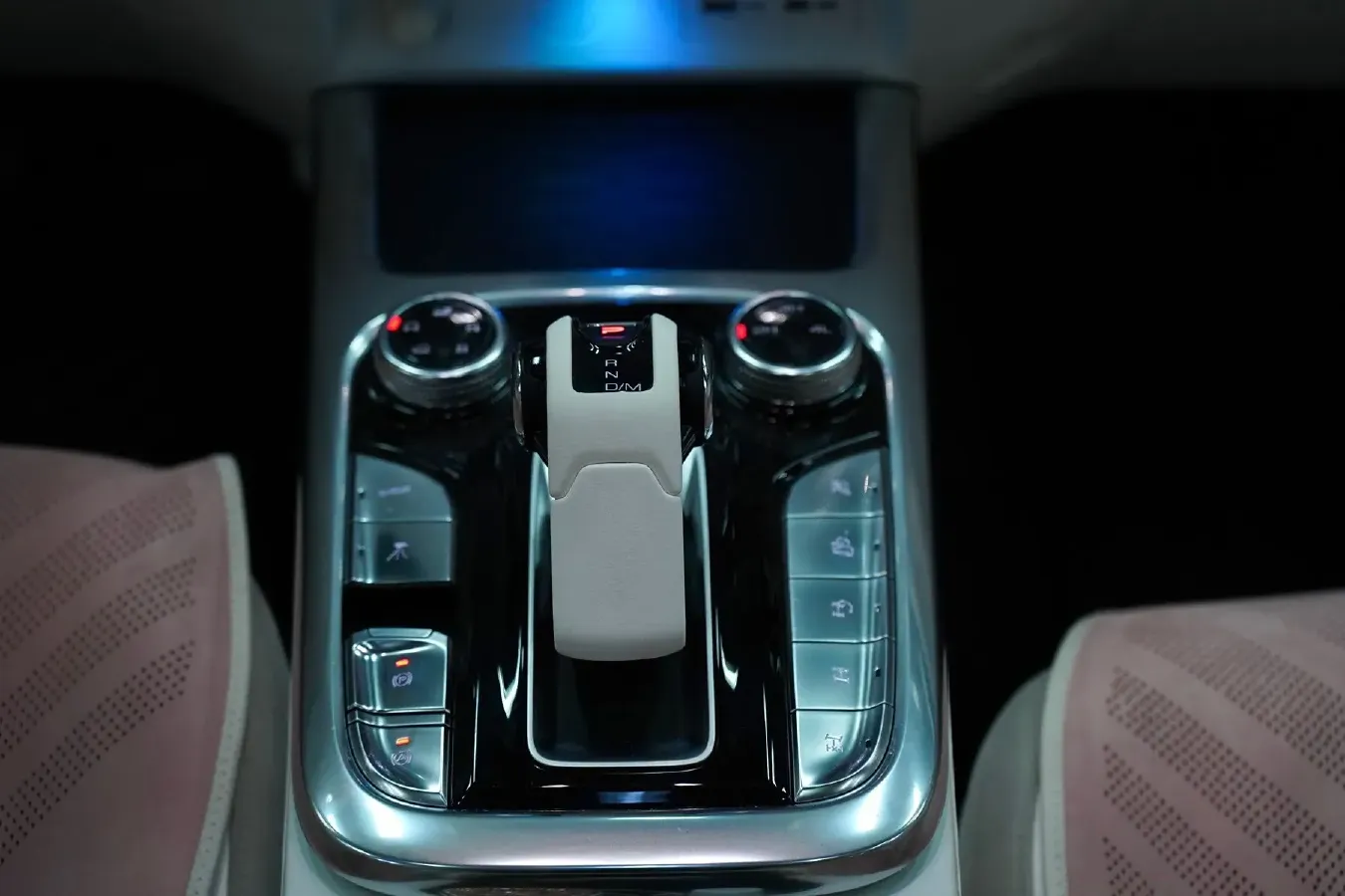 2021 Cyberspace 300 2.0T 227HP L4 8AT,autocango,china used car exporter,china ev exporter,chinese used car exporter,chinese used ev exporter