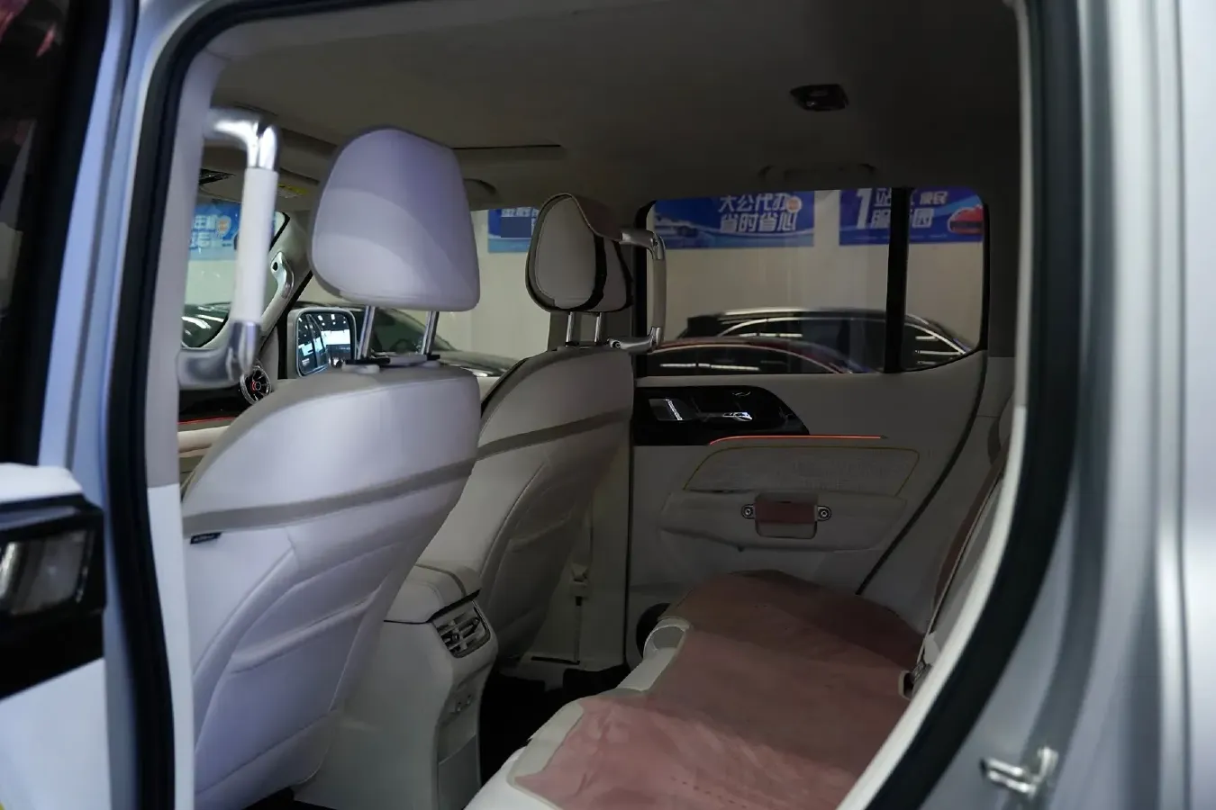 2021 Cyberspace 300 2.0T 227HP L4 8AT,autocango,china used car exporter,china ev exporter,chinese used car exporter,chinese used ev exporter