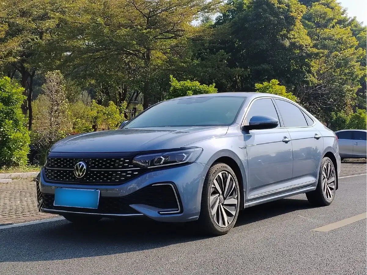 2022 Volkswagen Passat 2.0T 186HP L4 7DCT