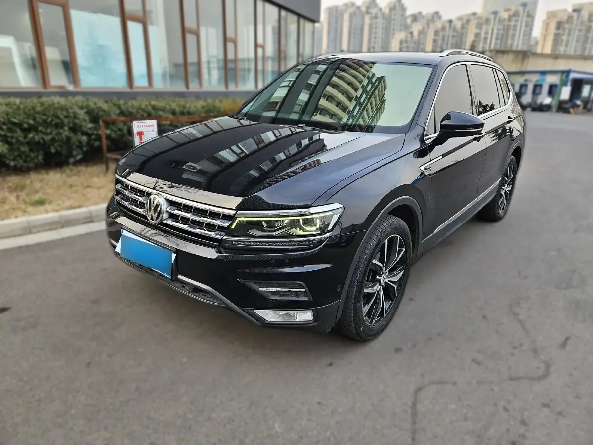 2017 Volkswagen Tiguan L 2.0T 220HP L4 7DCT