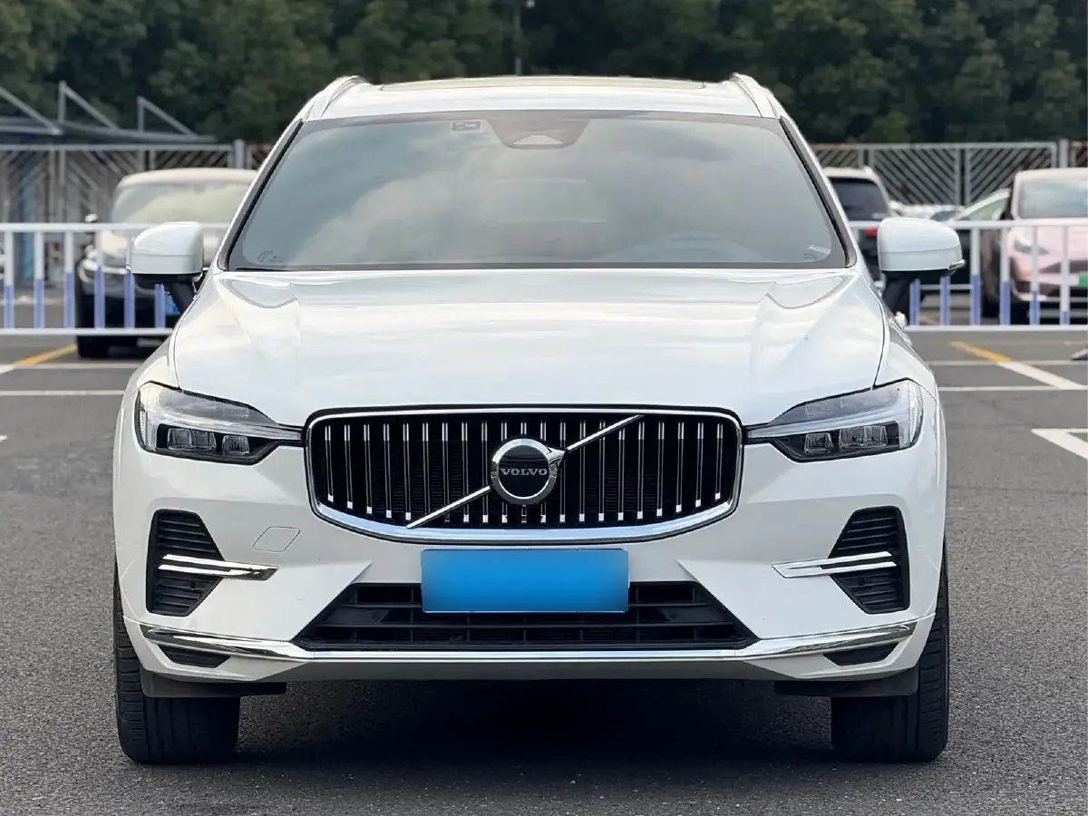 2024 Volvo XC60 2.0T 250HP L4 8AT