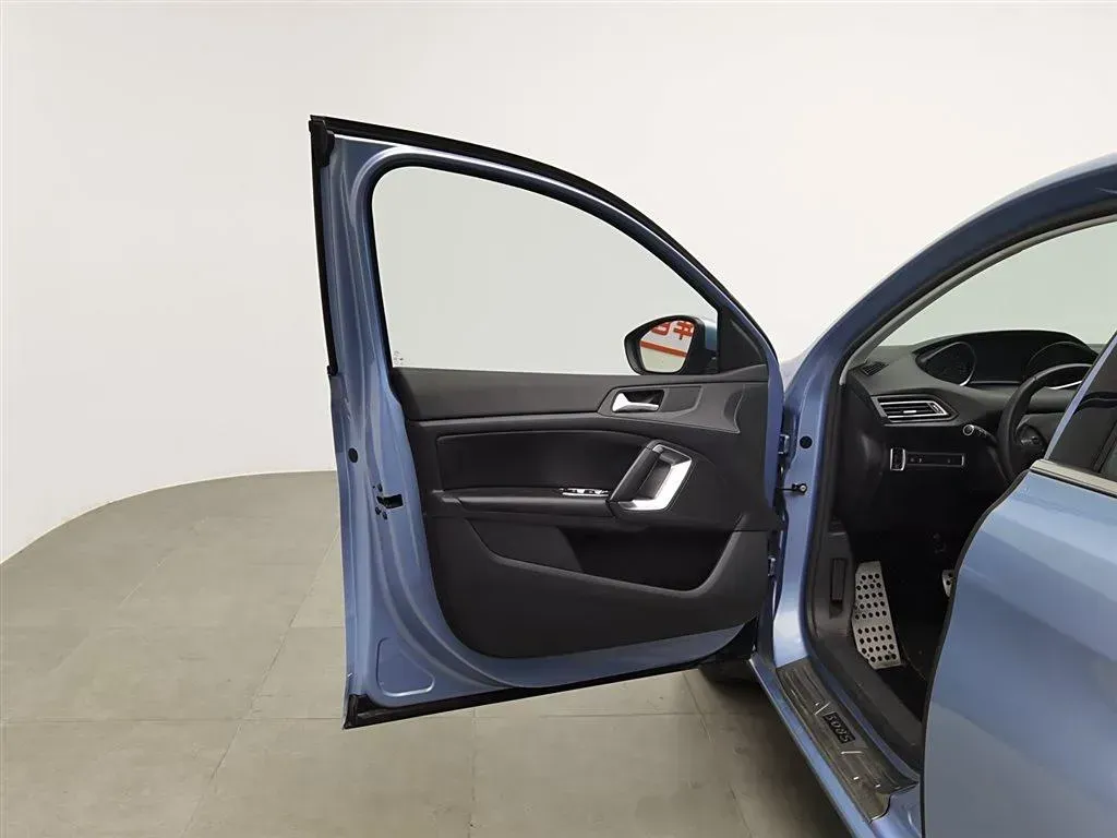 2015 Peugeot 308S 1.6T 167HP L4 6AT,autocango,china used car exporter,china ev exporter,chinese used car exporter,chinese used ev exporter