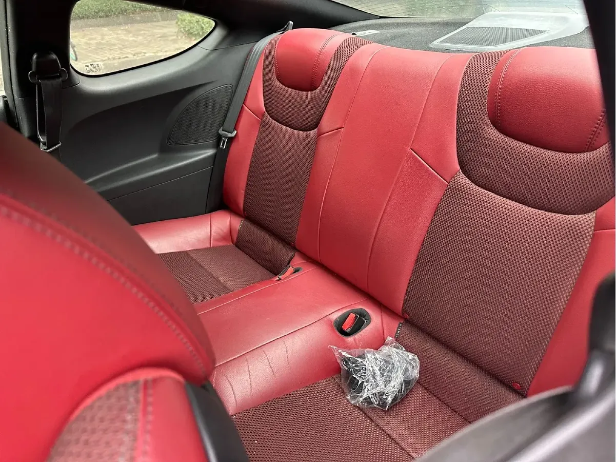 2012 Hyundai Rohens-Coupe 2.0T 260HP L4 8AT,autocango,china used car exporter,china ev exporter,chinese used car exporter,chinese used ev exporter