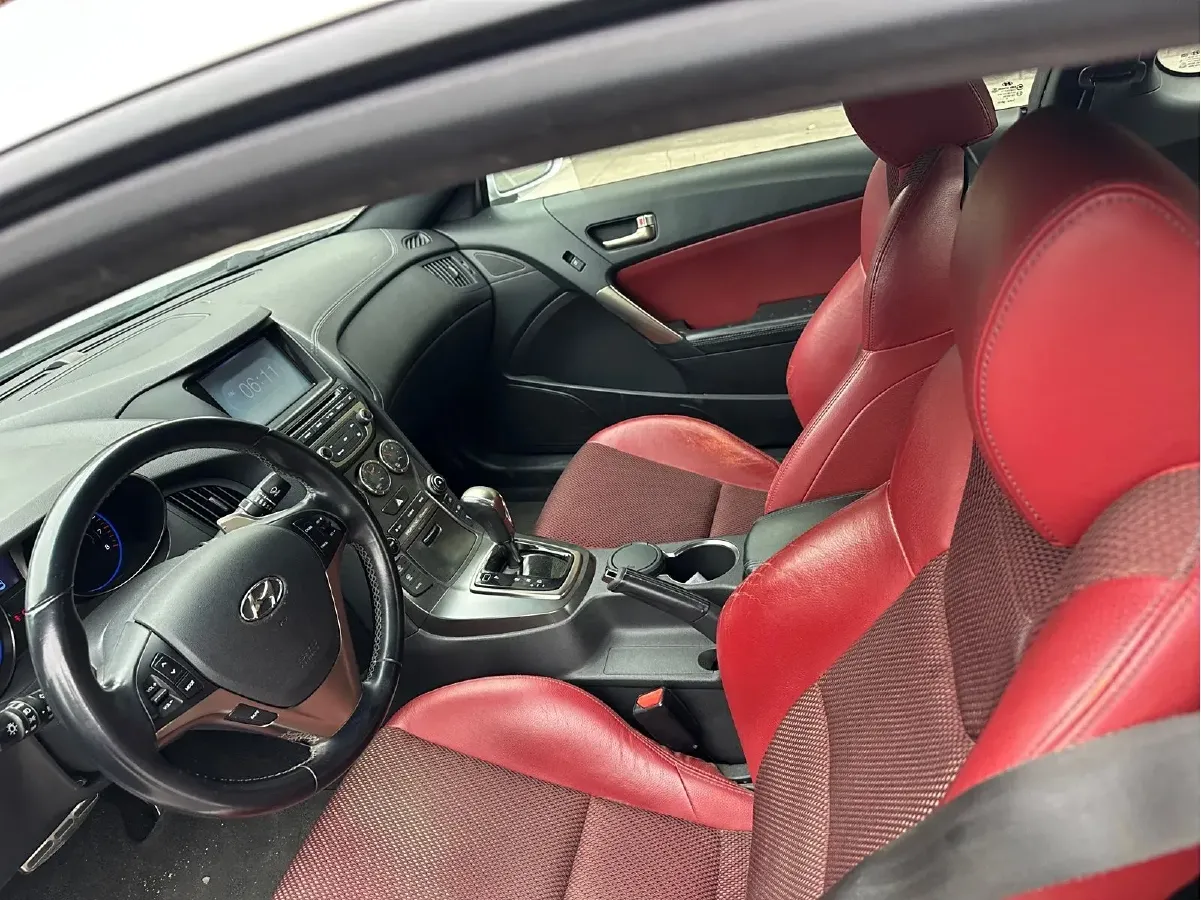 2012 Hyundai Rohens-Coupe 2.0T 260HP L4 8AT,autocango,china used car exporter,china ev exporter,chinese used car exporter,chinese used ev exporter