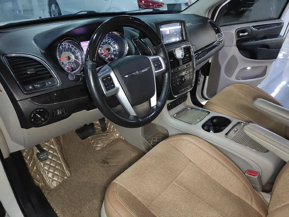 2013 Chrysler Pacifica 3.6L 283HP V6 6AT,autocango,china used car exporter,china ev exporter,chinese used car exporter,chinese used ev exporter