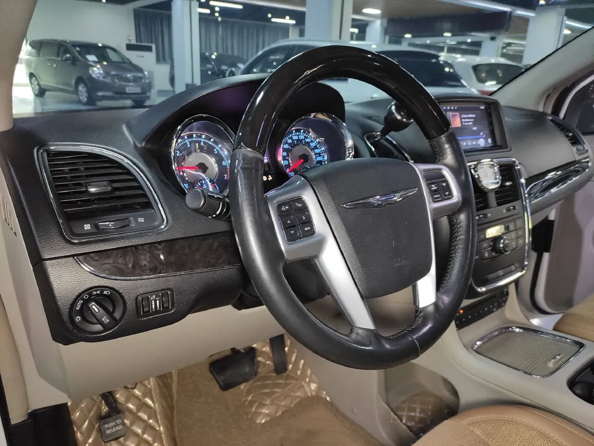 2013 Chrysler Pacifica 3.6L 283HP V6 6AT,autocango,china used car exporter,china ev exporter,chinese used car exporter,chinese used ev exporter