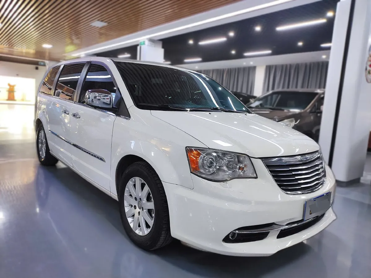 2013 Chrysler Pacifica 3.6L 283HP V6 6AT,autocango,china used car exporter,china ev exporter,chinese used car exporter,chinese used ev exporter